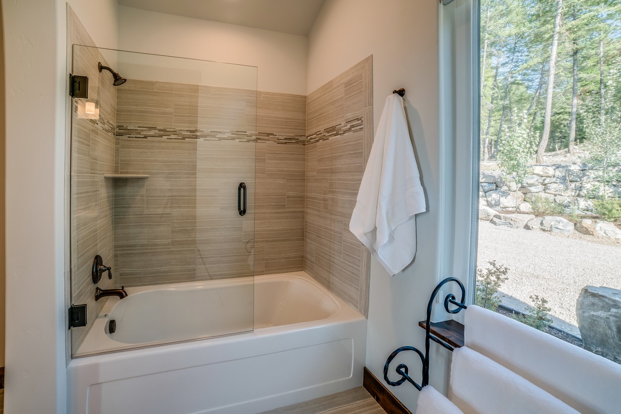 Shower & Tub Installation in E. Lopez